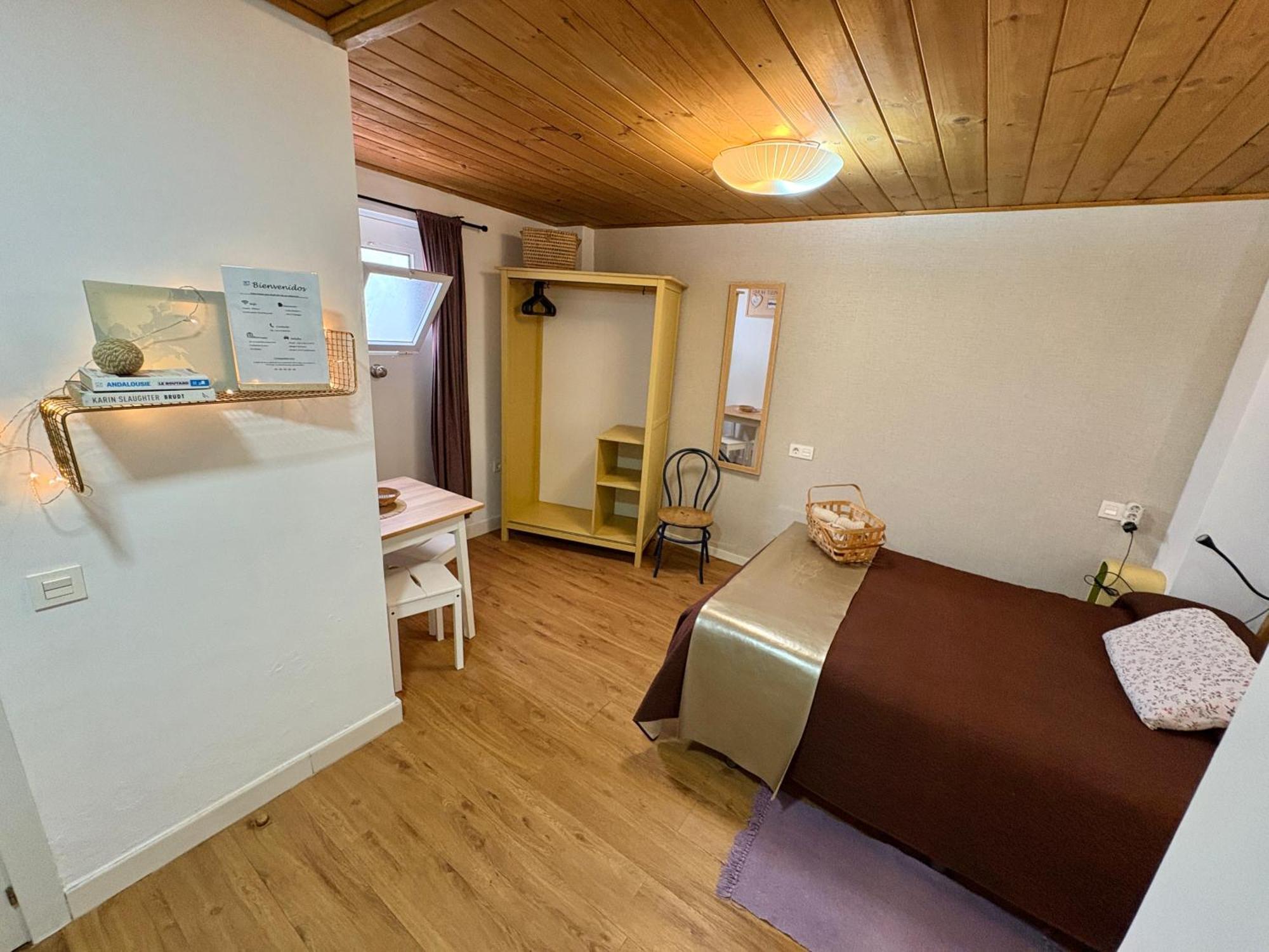 Habitacion En Calle Molino Malaga Bagian luar foto